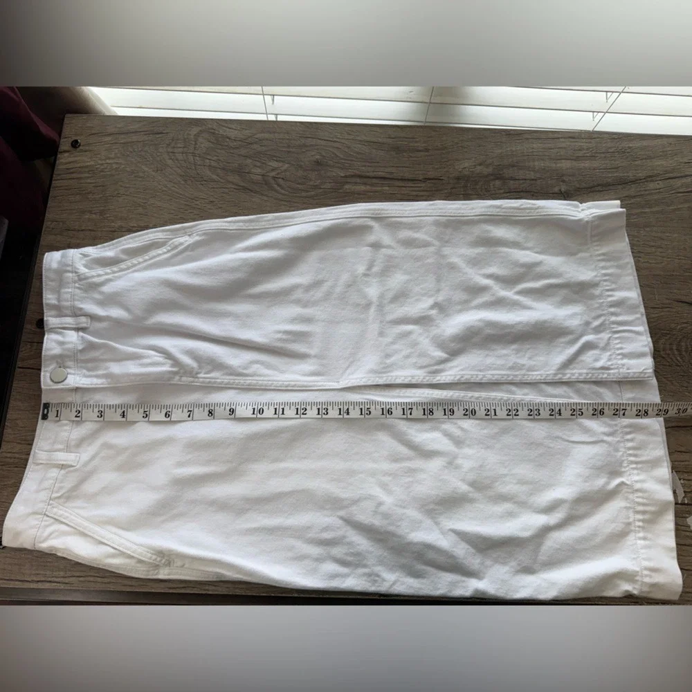 Vince white denim skirt‎ with front slit size 25
